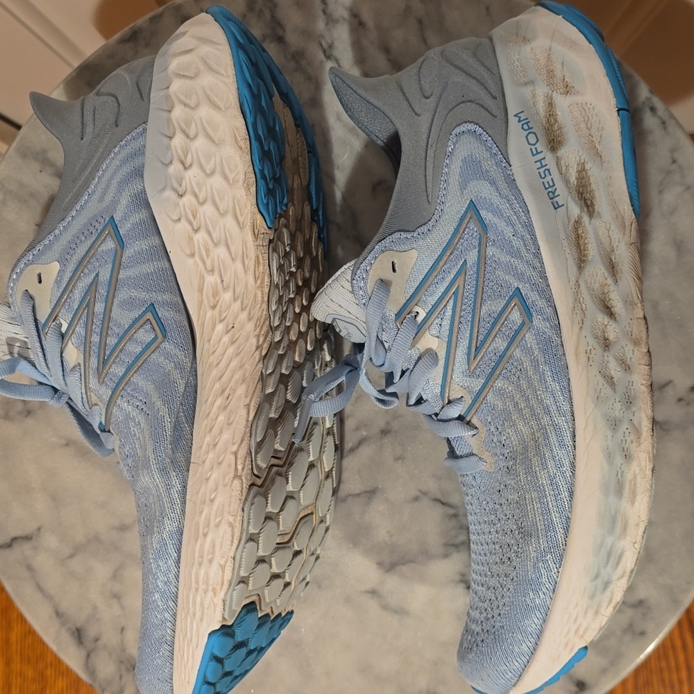 New Balance Fresh Foam 1080 V11 Women's Sneaker, Size 9 Wide - Picture 5 of 8